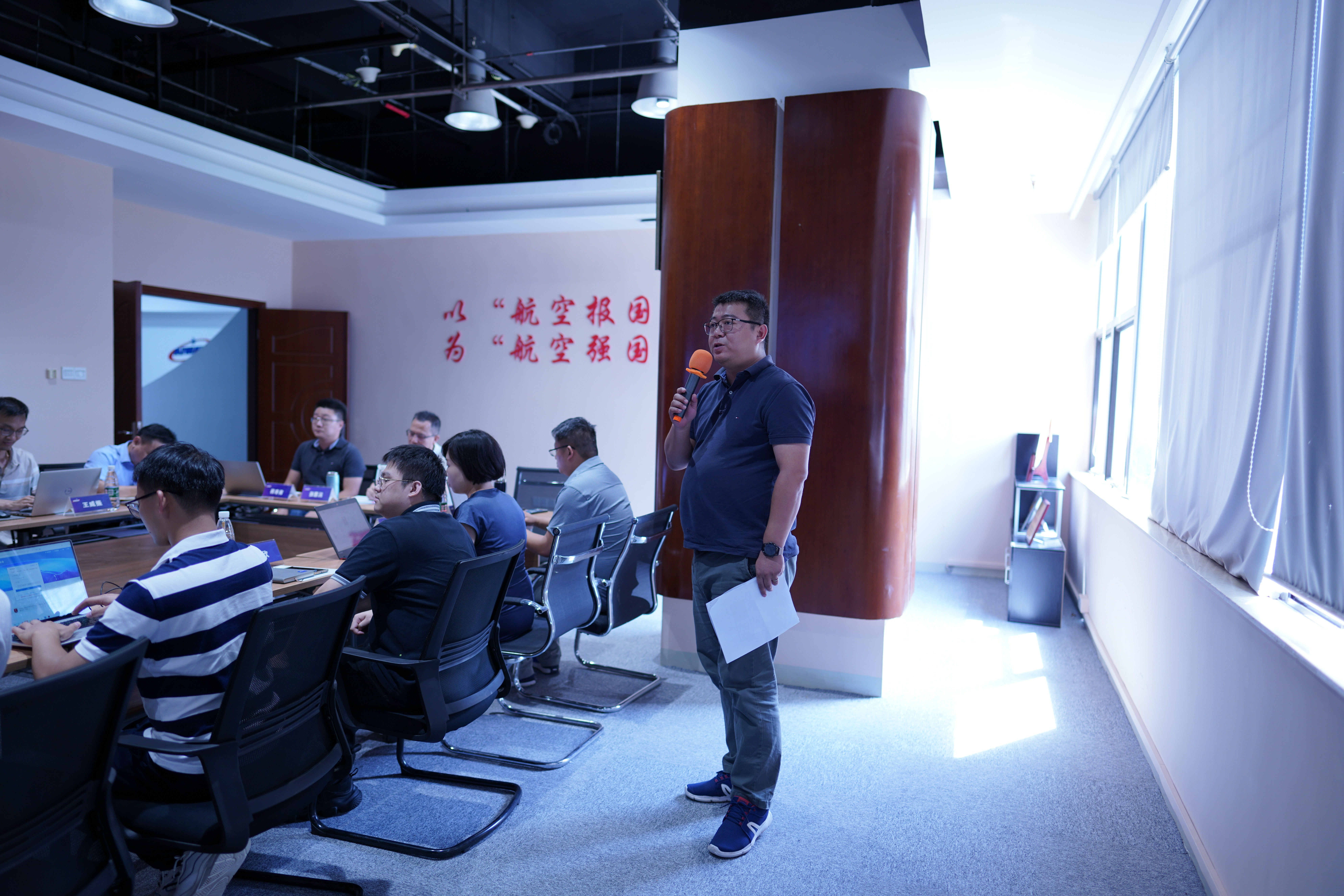 艾威航科黨支部舉行“慶七一、同心行”主題黨課暨形勢(shì)教育活動(dòng)